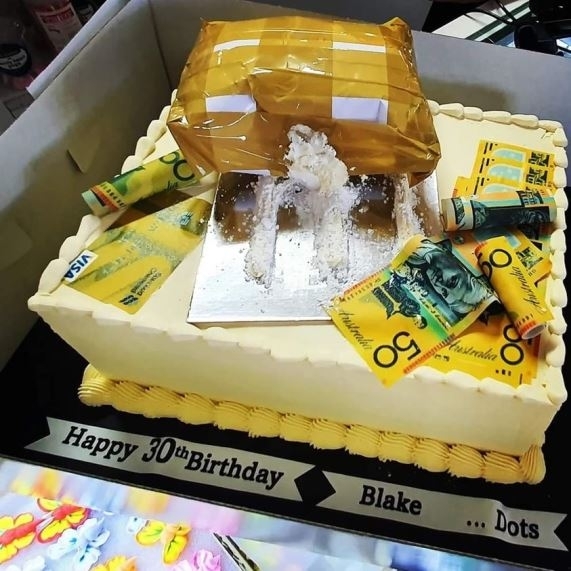 Ő nem kérdez semmit