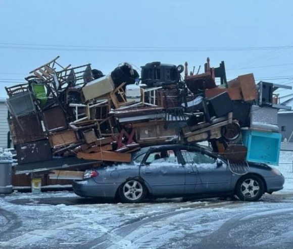 Hősünk egy fuvarral megoldotta a költözést