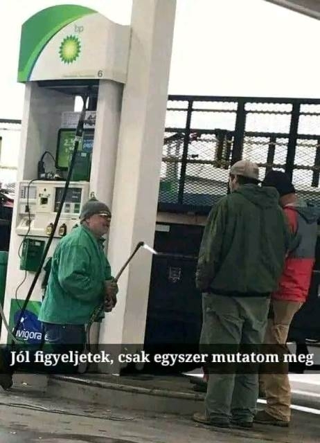 Oktatást tart az öreg