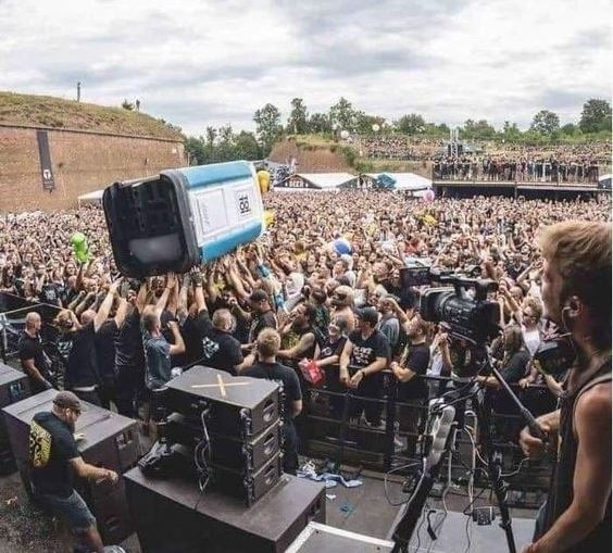 Amikor a koncerten a tetőfokára ér a hangulat