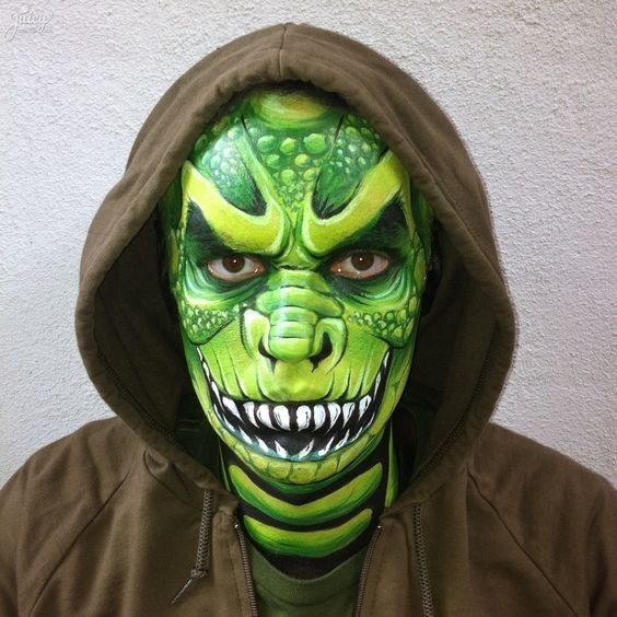 Egy újabb bizarr arcfestés