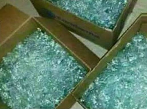 Több darabból álló 4 személyes üveg asztal eladó