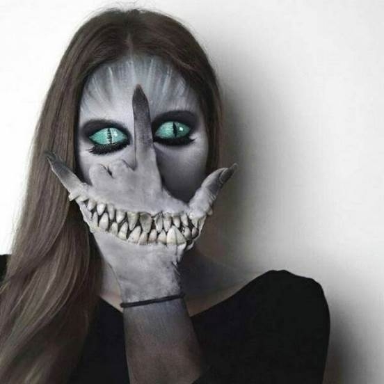 Egy kissé bizarr kéz és arcfestés