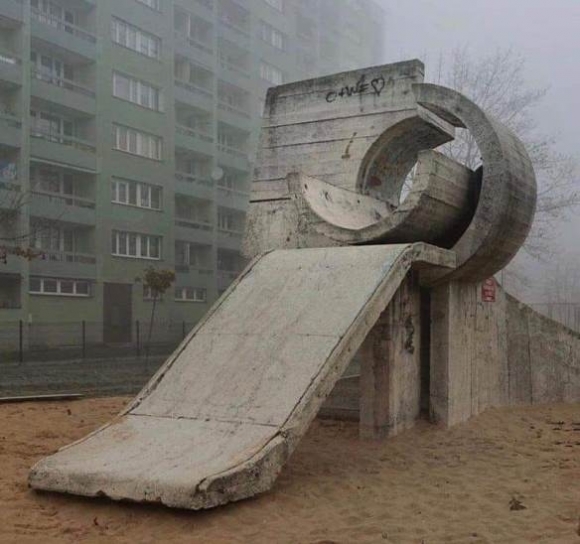 Egy beton játszótér a 70-es évek Lengyelországából