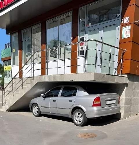 Kéne egy biztonságos parkolóhely