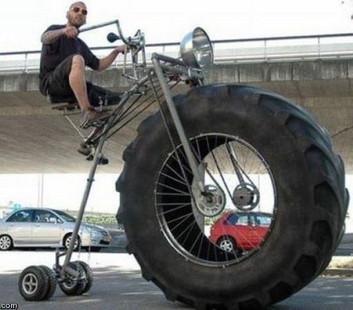 Gondolom nagyot néznének az autósok, ha egy ilyen megjelenne a bringasávon!