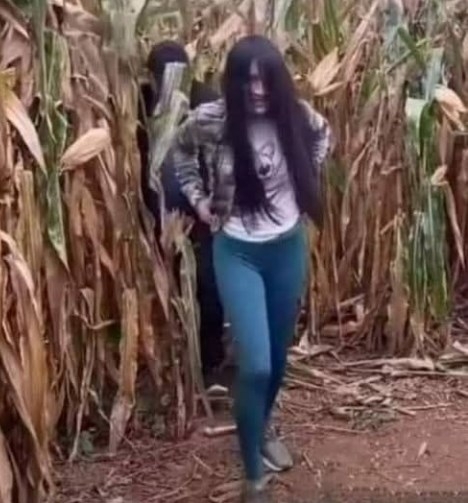 Egy kép azokból az időkből, amikor még nem a neten ismerkedtek az emberek