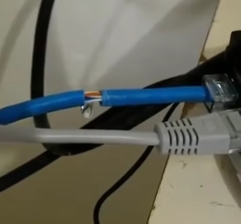 Itt valóban szivárog az információ