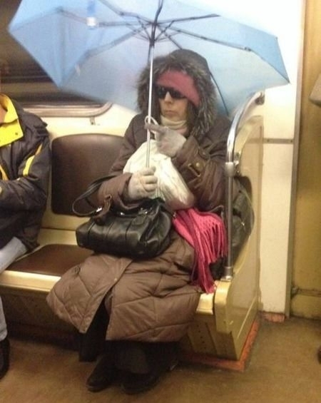 Eközben reggel a metrón