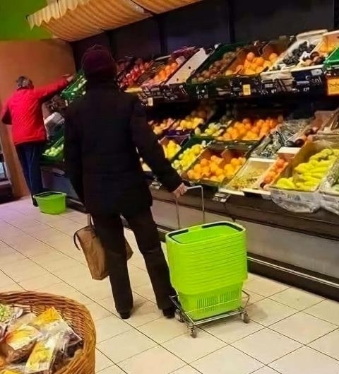 Most már értem, miért nem volt egy kib@szott kosár sem