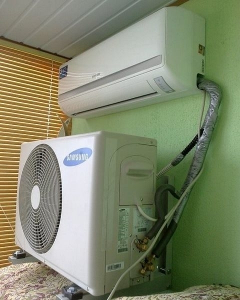 Beszereltetett egy klímát, de nem akarta, hogy a szomszéd megtudja