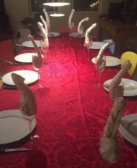 Kész a kaja, meg a terítés is