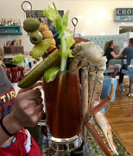 Ebbe aztán beleraktak mindent amit találtak