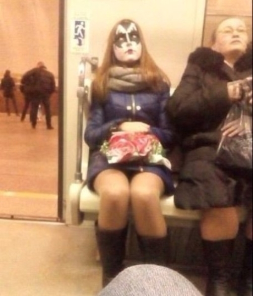 Eközben reggel a metrón