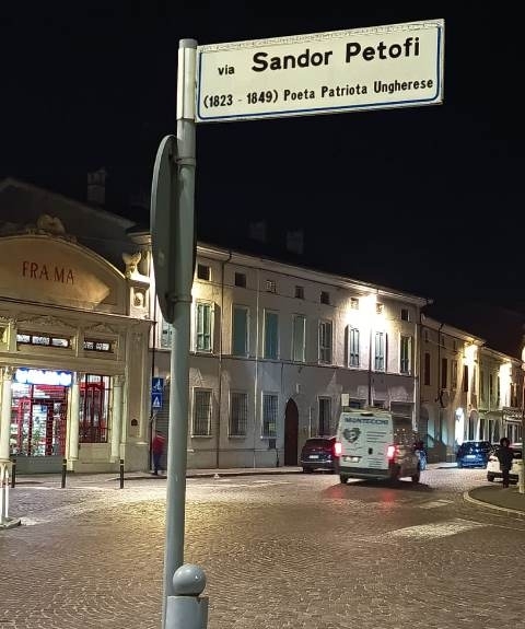 A híres ember Olaszországban is híres !