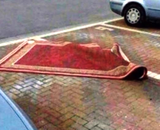 A parasztparkoló rovat mai nyertese - Aladdin