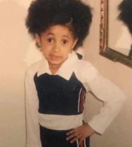 Anyu kéri, hogy hozzátok haza a nagy vájlingot, mer' döglenek tyúkok