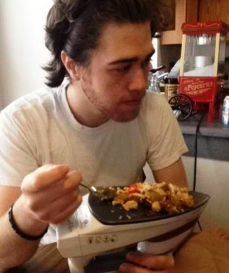 Elromlott a mikrohullámú sütő, megoldotta okosba