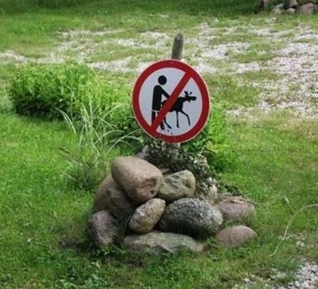 Tiltó tábla a természetben