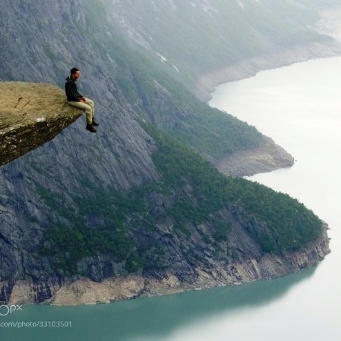 Hősünk pontosan egy fingnyira van a haláltól