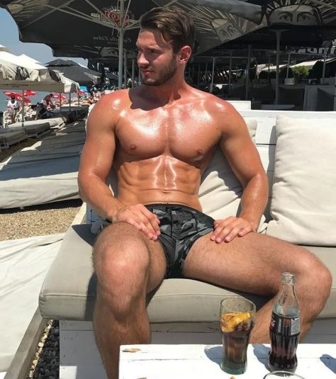 Egy sportos macsó a csajoknak