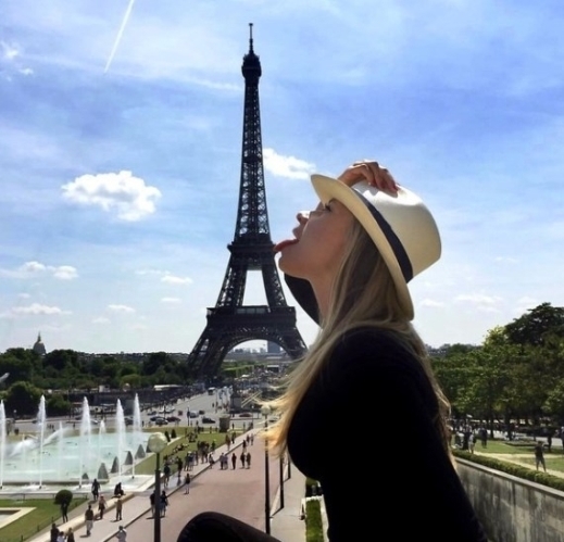 Ő ezért ment Párizsba 🙁