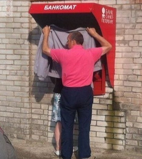 Hekkeljed, addig én figyelek!