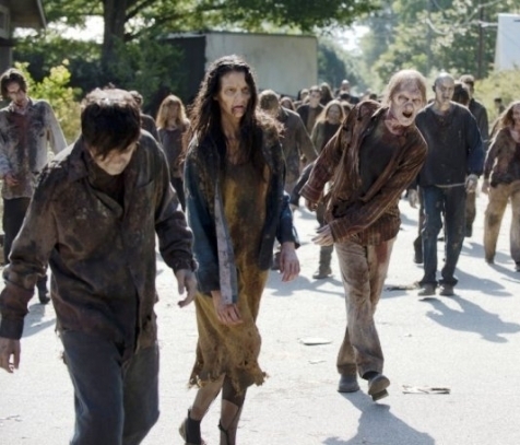 Afteresek egy csoportja megindult hazafelé