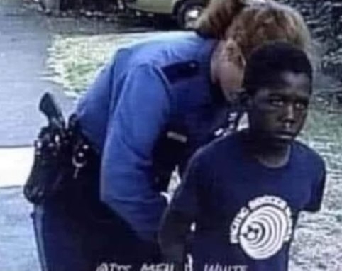 Amikor a kedves fehér néni segít, hogy találkozhass apuval