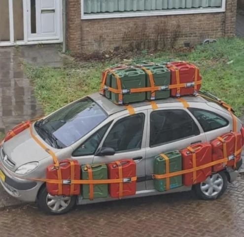 Megtudta, hogy holnaptól felmegy a nafta ára