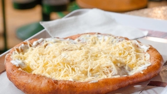 Lángos, az élet lapos oldala