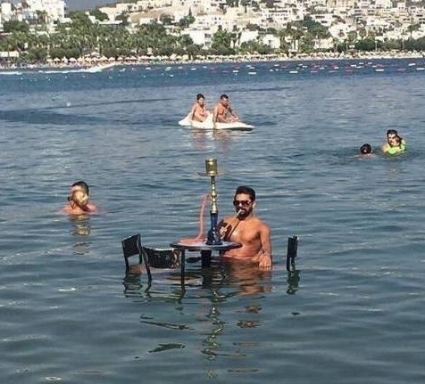 Emberünk már a szokásos nyári szabadságát tölti