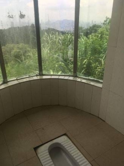 Pottyantós WC panorámával