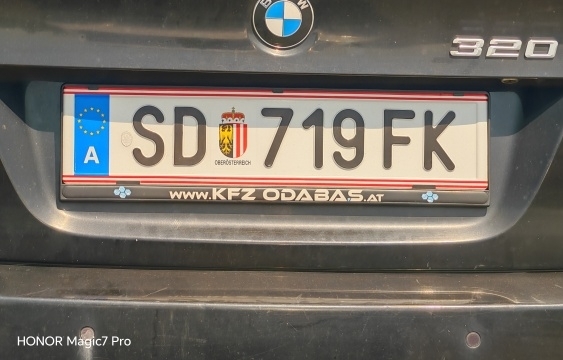 Ha rendszám nem is, de a keret odab@sz
