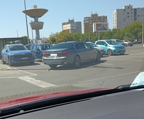 Tisztelt szerkesztőség!