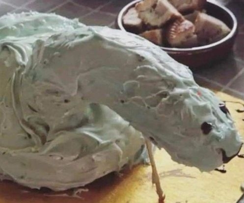 A hétvégén egy kicsit túl férfiasra sikeredett a nagymama dínótortája